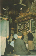 Cpm 10x15 . ARABIE SAOUDITE.  MEDINA. People At Prayer In The Prophet's Mosque - Arabie Saoudite