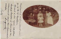 ENFANTS - Photo De Famille - Familles Prenant Une Photo Dans Un Parc - Carte Postale Ancienne - Grupo De Niños Y Familias