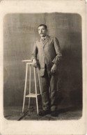 CARTE PHOTO - Photographie - Portrait D'un Homme Avec Un Costume à Rayures - Moustache - Carte Postale Ancienne - Photographs