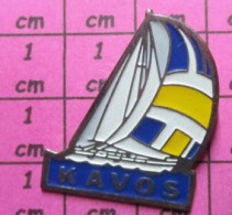 713G Pin's Pins / Beau Et Rare / SPORTS / VOILE VOILIER REGATE COURSE KAVOS - Voile