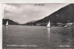 D2520) Am WEISSENSEE Bei NEUSACH - Kärnten - Alte FOTO AK Monopol 20633 Mit 2 Segelbooten U ..häusern - Weissensee