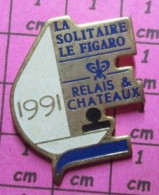 713G Pin's Pins / Beau Et Rare / SPORTS / BATEAU VOILE VOILIER SOLITAIRE DU FIGARO 1991 RELAIS & CHATEAUX Variante Rouge - Zeilen