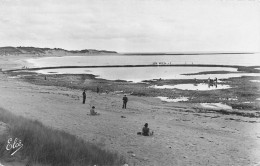 Domino , Ile D'oléron * La Pêche Aux Coquillages à La Grande Plage * Pêcheurs - Ile D'Oléron