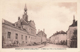 Recey Sur Ource * La Gendarmerie Nationale Et Place De L'hôtel De Ville * Villageois - Other & Unclassified