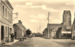 Orglandes * Place De La Mairie * Villageois - Other & Unclassified