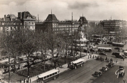 Autocars - Paris Place De La République - Bus & Autocars