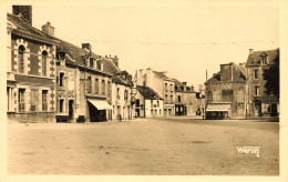 Sarzeau * La Place Du Village * Café De La Mairie * Commerces Magasins - Sarzeau