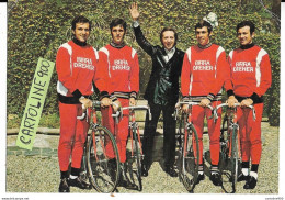 Cartolina Con Ciclisti Con Pubblicita' Sulla Tuta Della Birra Dreher Insieme A Mike Bongiorno (v.retro) - Wielrennen