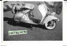 Foto Vespa Lambretta Dei Primi Anni 50  8 Cm X 13 Cm - Motorfietsen