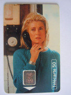 Télécarte 50 Cathérine Deneuve Dans Le Bon Plaisir France Telefoonkaart Frankrijk - 1995