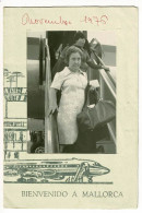Photo Dans Pochette Illustrée "Bienvenido à Mallorca" Femme Descendant La Rampe D'accès De L'avion, Novembre 1976 - Aviazione