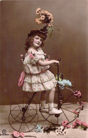 Fantaisie - Fillette Au Chapeau Sur Un Tricycle - Sourire  - Carte Postale Ancienne - Other & Unclassified