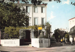 Laroque Des Albères * Hôtel Restaurant LES PALMIERS Bar * Villageois - Other & Unclassified