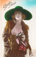 FANTAISIE - Femme Au Chapeau Vert Retire Ses Gants - Carte Postale Ancienne - Frauen