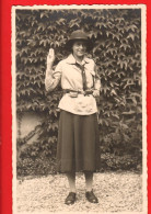 ZWF-31  Carte-Photo Scoutisme Eclaireuse Au Salut. Pfadfinderin   NG   - Scoutisme