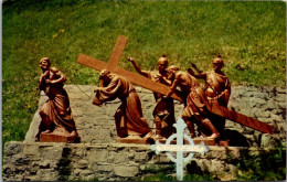 Canada Quebec Ste Anne De Beaupre Way Of The Cross Simon And Cyrene Help Jesus Carry The Cross - Ste. Anne De Beaupré