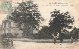 Nalliers * 1906 * Vu Du Passage à Niveau , Le Château Du Village * Rue * Villageois - Autres & Non Classés