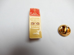 Superbe Pin's , Produit De Beauté , Kerastase De L'Oréal - Parfums