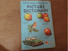 127 // A FIRST LADYBIRD KEY WORDS PICTURE DICTIONARY 1965 - Other & Unclassified
