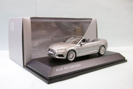 Spark - AUDI A5 Cabriolet Gris Métallisé Neuf NBO 1/43 - Spark