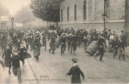 Paris * La Course Des Rouleurs De Tonneaux * Jeu Sport - Autres & Non Classés