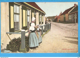 West Kapelle Straat Kinderen Klederdracht RY49867 - Westkapelle