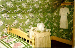 Canada Prince Edward Island Cavendish The Home OF Anne Of Green Gables Anne's Dress Hanging In The Bedroom 1961 - Altri & Non Classificati