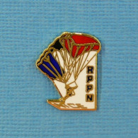 1 PIN'S //  ** RPPN / PARACHUTISME NICE ** - Parachutespringen