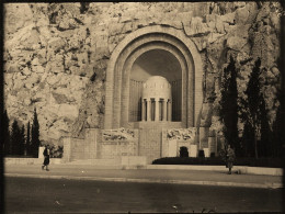 Nice * 1932 * Place Et Monument Aux Morts * Photo Ancienne 10.7x8.2m - Andere & Zonder Classificatie