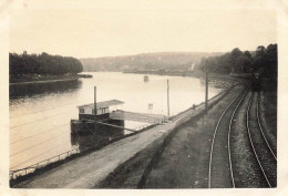 St Cloud * La Seine à St Cloud * Rails Ligne Chemin De Fer * Ponton Bateau Péniche * Photo Ancienne 8.7x6cm - Saint Cloud