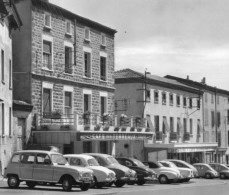 ST-SYMPHORIEN-sur-COISE (Rhône) 73 -Café Des Terreaux - Café Chaumienne # Automobiles # Dauphine, Frégate, 4L, 4cv - Saint-Symphorien-sur-Coise