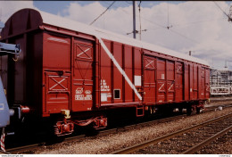 Photo Diapo Diapositive Slide Train Wagon Couvert à Bogies SNCF Le 12/09/1998 VOIR ZOOM - Diapositives