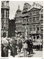 Brussel Grote Markt Met Militairen - Places, Squares