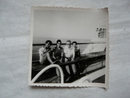 PHOTO ANCIENNE ( 8,5 X 8,5 Cm) :  Scène Animée (Croisière) - Sur "L'Egmatia" - Azië