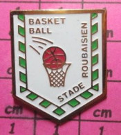 2119 Pin's Pins / Beau Et Rare / SPORTS / BASKET-BALL STADE ROUBAISIEN - Baloncesto