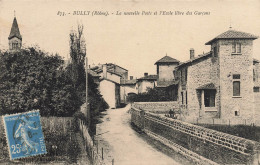 Bully * école Libre De Garçons Et La Nouvelle Poste * Rue Village - Andere & Zonder Classificatie