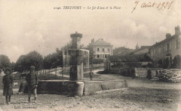 Treffort * La Place Du Village Et Le Jet D'eau * Enfants Villageois Fontaine - Non Classés