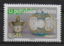 FRANCE    N°  4094 * *  Porcelaine De Sèvre - Porcelaine