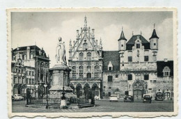 AK150166 BELGIUM - Mechelen - Standbeld Van Margarethe Van Oosterijk - Stadhuis En Oude Lakenhallen - Malines