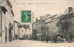 Bellac * Place De La République Et Rue Thiers * étameur Ou Vanier Ambulant , Roulotte Attelage * Villageois - Bellac