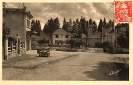La Croisille *carrefour Central Du Village * Automobile Ancienne  * Villageois - Other & Unclassified