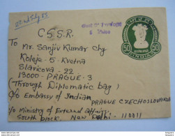 India Stationery Entier Postal Envelope Used 1985 50 To Prague Throug Diplomatic Bag New Delhi - Covers