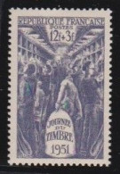 France  .  Y&T   .   879     .     **      .     Neuf Avec Gomme Et SANS Charnière - Unused Stamps