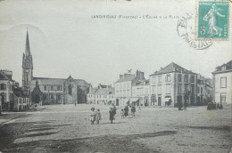 Landivisiau L’EGLISE Et La Place - Landivisiau