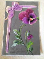 CARTE  POSTALE  Des Années 1900 Fleurs Et Nœud  Sont  En Tissus Collé - Other & Unclassified