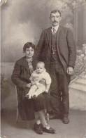 PHOTOGRAPHIE - Famille - Enfant - Parents - Carte Postale Ancienne - Photographie