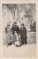 PHOTOGRAPHIE - Femmes - Famille - Statue - Carte Postale Ancienne - Photographie