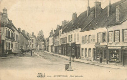 COURTENAY RUE NATIONALE HOTEL DE L'ETOILE ET LE COIFFEUR GIBERT - Courtenay