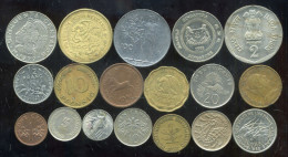 Lot De 18  Monnaies  Du Monde  (387 ) - Lots & Kiloware - Coins