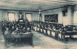 ENFANTS - Missions Des Pères Oblats Dans L'extrême Nord Canadien - Une école - Carte Postale Ancienne - Portraits